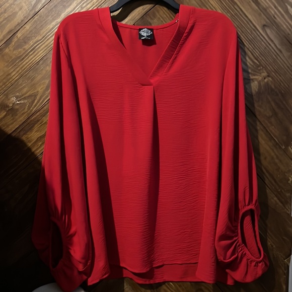 Cute Calstyle blouse❤️Size M. Color: Red - Picture 2 of 7